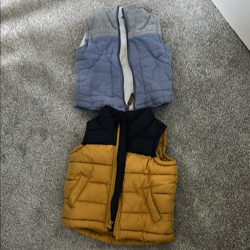 Two 12-18 months old winter vests old navy and Carter’s